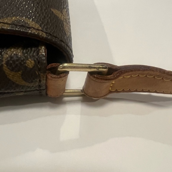 Authentic  LOUIS VUITTON  Monogram Musette Tango short Great Condition - Picture 9 of 10